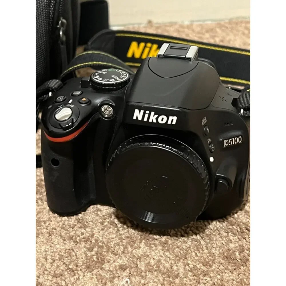 Nikon D5100 Camera Kit with Bag, Lens & Charger
